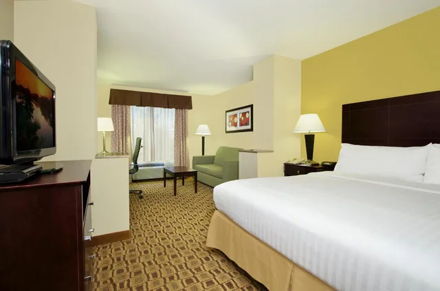 غرفة ديلوكس بسرير كينج لذوي الإعاقة، Holiday Inn Express Boonville 1/1