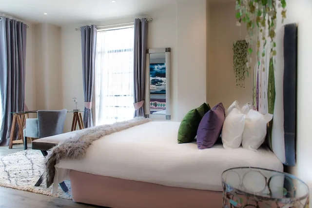 Deluxe, Double Bed, Tokyo Side، Latitude 15 1/2
