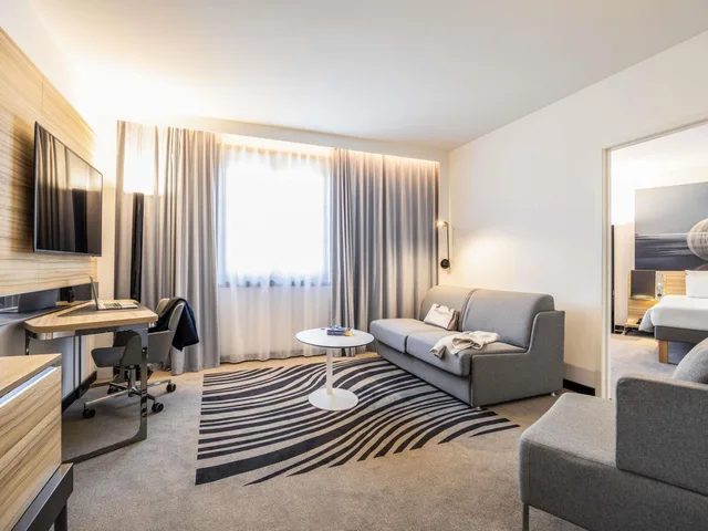 جناح تنفيذي بسرير كوين مع أريكة، Novotel Brussels off Grand Place 3/6