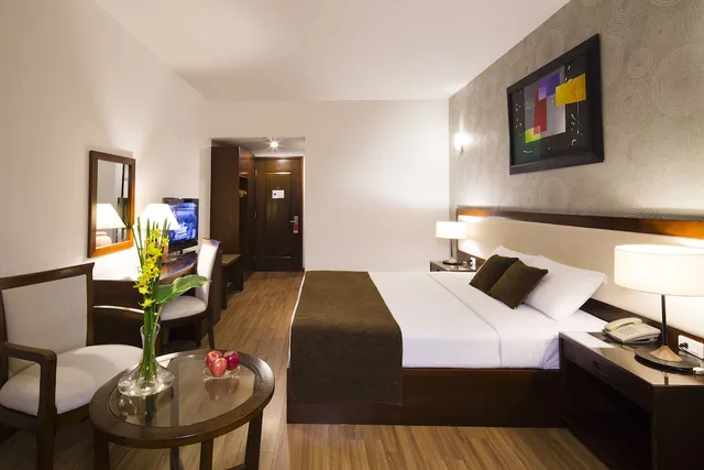 Senior, Twin Beds, City View, Balcony، Starlet Hotel 3/4