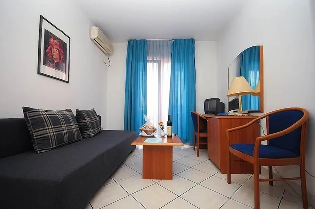 Hotel Aquamarin Budva، بودفا 26/50
