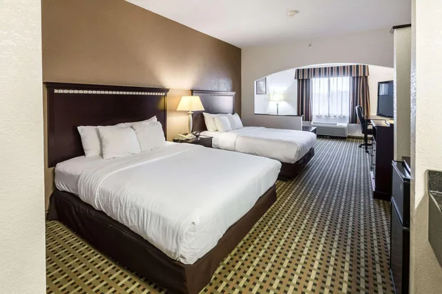 غرفة بسرير كوين، Quality Suites Burleson - Ft. Worth 1/1