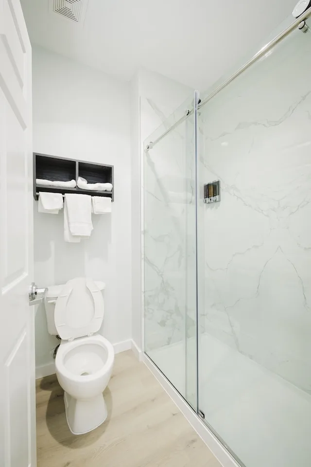 غرفة قياسية بسرير كينج بمطبخ صغير، Sapphire Inn & Suites- Deer Park 9/9