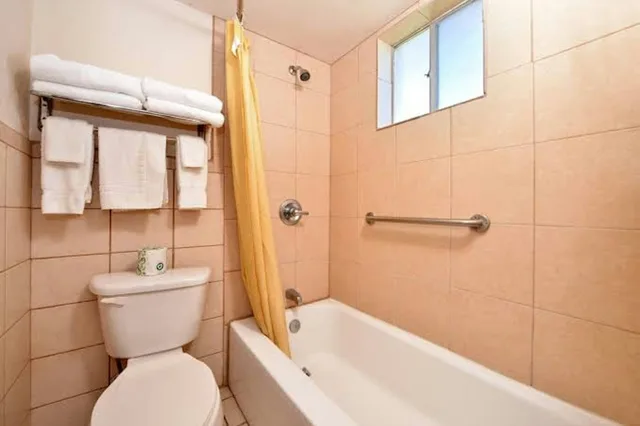 غرفة بسرير كينج، Exclusivo Inn by OYO Grand Prairie, TX 2/5