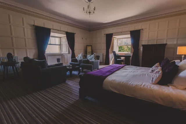جناح ديلوكس بسرير كينج، Wortley Hall 1/3