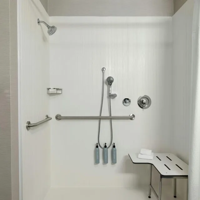 Room, King Bed, Bathtub, Accessible, Courtyard By Marriott Kokomo 6/6