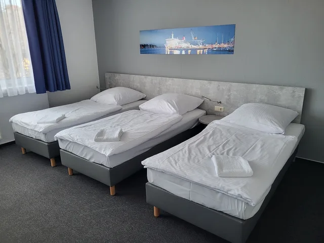Room, Triple, 3 Beds, Shared Bathroom, Gästehaus Lütten Klein 1/1