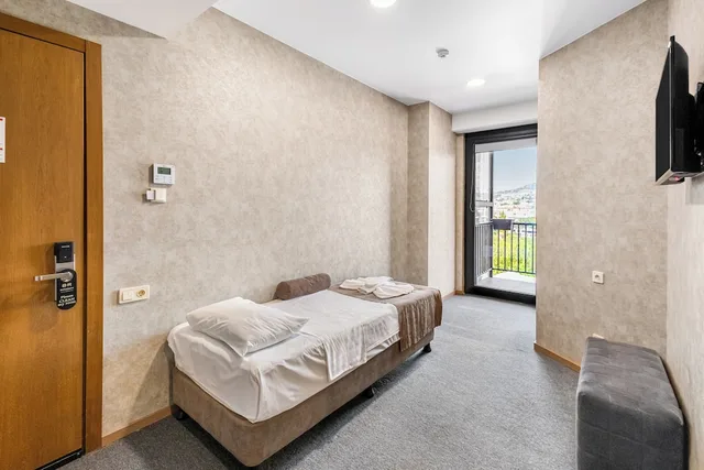 جناح جونيور بشرفة، Brooch Boutique Hotel 3/6