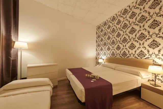 غرفة ثلاثية، Hostal Mayerling Centro 1/4
