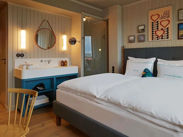 Room, King Bed, Private Garden, Large، 25hours Hotel Copenhagen Paper Island 1/6
