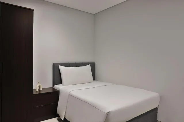3 Bedrooms, Premier, Suite, Sea View, Conrad Bahrain Financial Harbour 2/5