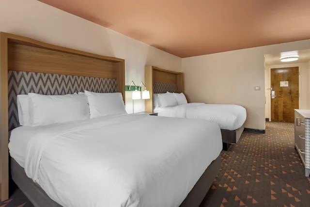 غرفة قياسية بسريرين كوين، Holiday Inn Bangor 2/5