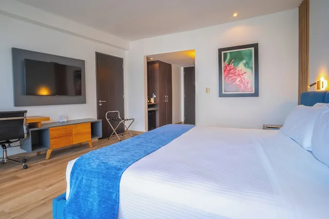 غرفة بزنس بسرير كينج بإطلالة على المدينة، Wyndham Guayaquil Puerto Santa Ana 5/8