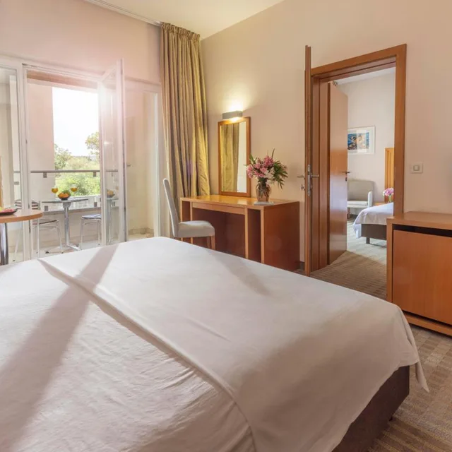 غرفة سوبيريور عائلية، Family Hotel La Luna – All inclusive 2/8