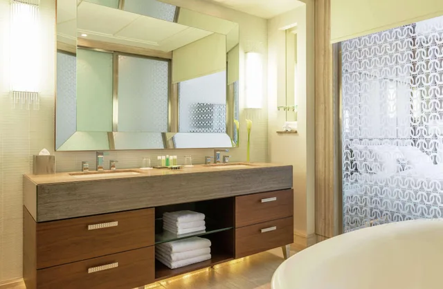 غرفة ديلوكس بسرير مزدوج بإطلالة، Hilton Dubai Al Habtoor City 4/4