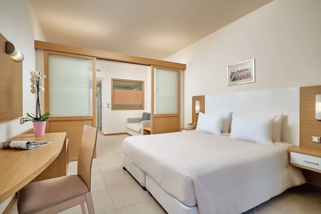 غرفة عائلية بسريرين منفصلين بإطلالة على البحر مع أريكة، Princess Sun Hotel 2/2