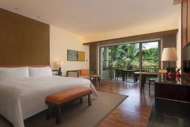 غرفة بسرير كينج بإطلالة على الجبل، Le Meridien Shimei Bay Beach Resort & Spa 4/10