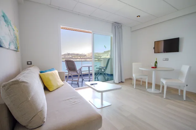شقة سوبيريور بإطلالة على البحر مفردة بسريرين منفصلين مع أريكة، Servatur Green Beach 5/10