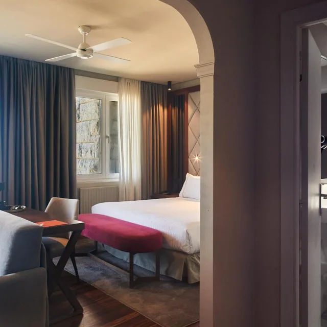 غرفة ديلوكس بسرير مزدوج بإطلالة على البحر، Hotel Silken Palacio Uribarren 6/10
