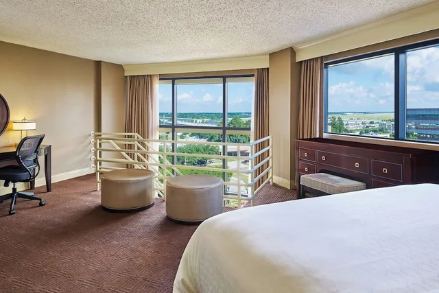 جناح جونيور بسرير كينج مع أريكة، Sheraton North Houston At George Bush Intercontinental 2/5