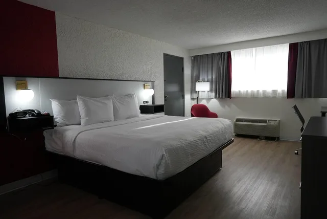 Superior, Suite, King Bed, Ramada by Wyndham Tulsa Broken Arrow 2/5