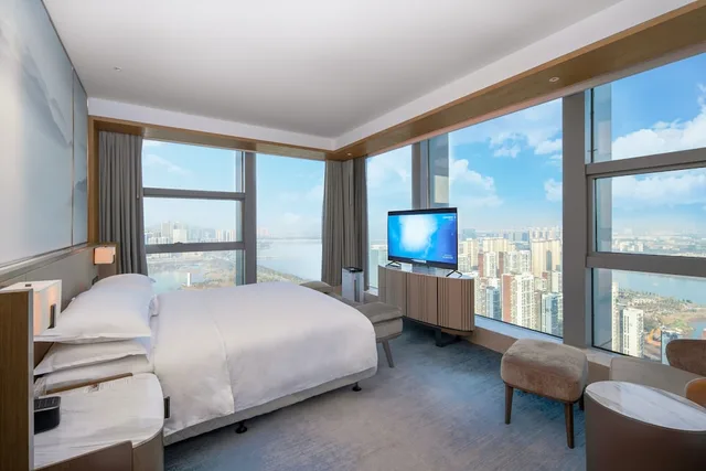 جناح بريميير بسرير كينج بإطلالة على البحيرة بغرفة نوم واحدة، Four Points by Sheraton Wuhan, Jiangxia 2/8
