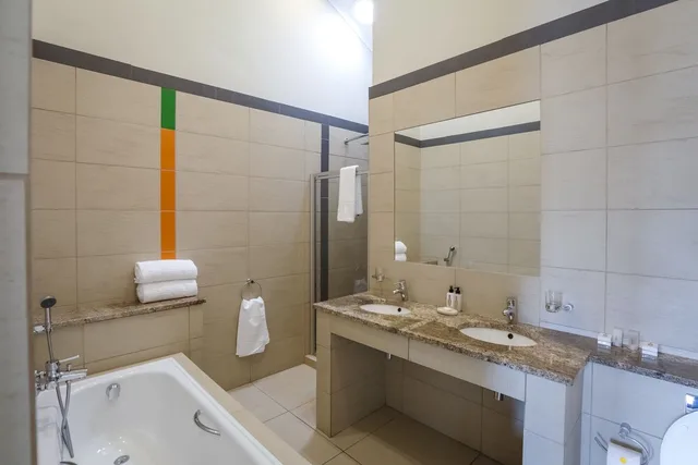 Luxury, Queen Bed, Lake Side, Balcony، Orange Inn Knysna 9/10