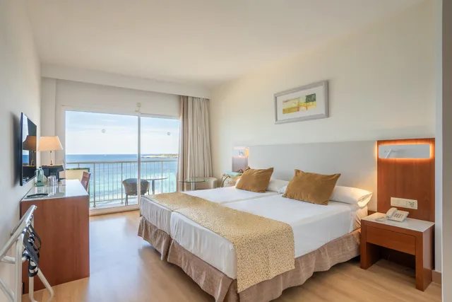 Standard, Double Bed, Sea View, Balcony or Terrace، Cm Castell de Mar 1/2