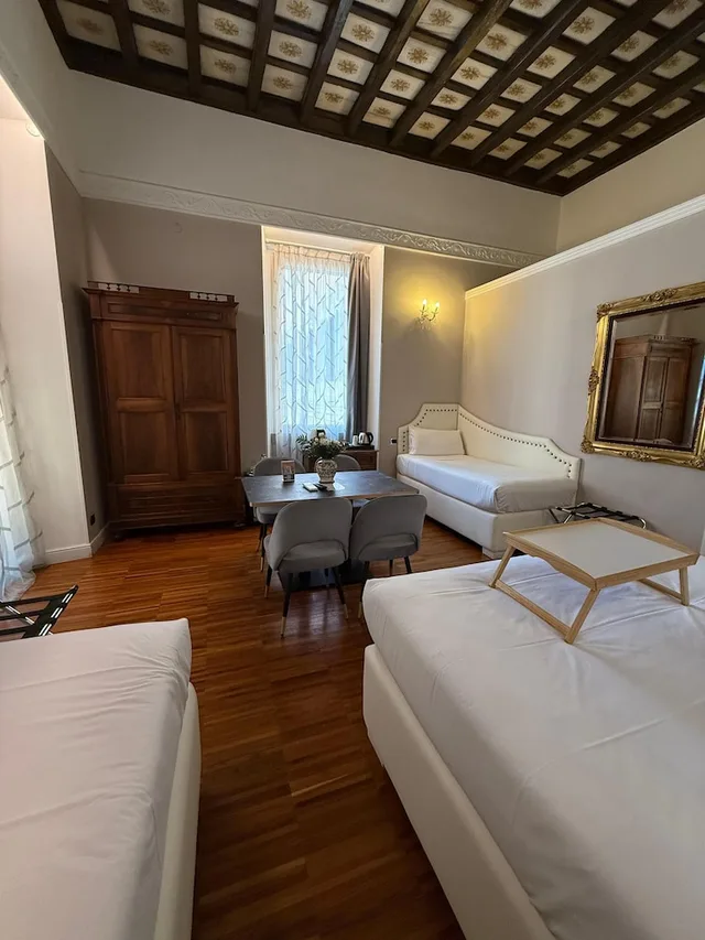 Junior Suite, Queen and Twin Beds, City View, Balcony, I Tre Moschettieri 1/6