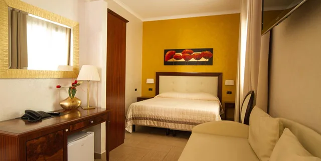 جناح بجاكوزي، Hotel Flora 6/10