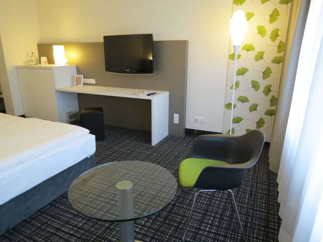 Standard, King Bed, Comfor Hotel 9/10