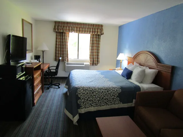 Room, King Bed, Days Inn by Wyndham Runnemede Philadelphia Area 3/4