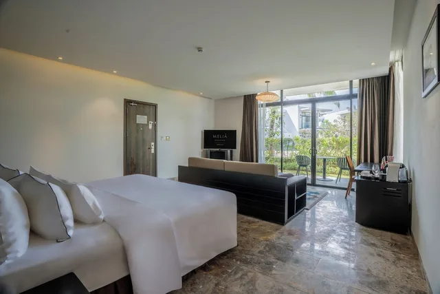 The Level Premium Room، Melia Danang Beach Resort 1/10