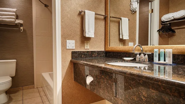 غرفة قياسية بسريرين مزدوجين، Best Western Plus Humboldt Bay Inn 2/3
