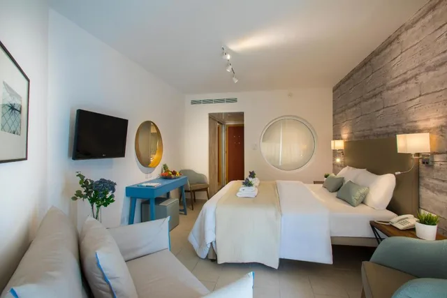 Room, Single, Double Bed, Lateral Side Sea View، Leonardo Plaza Cypria Maris Beach Hotel And Spa - Adults Only 1/1