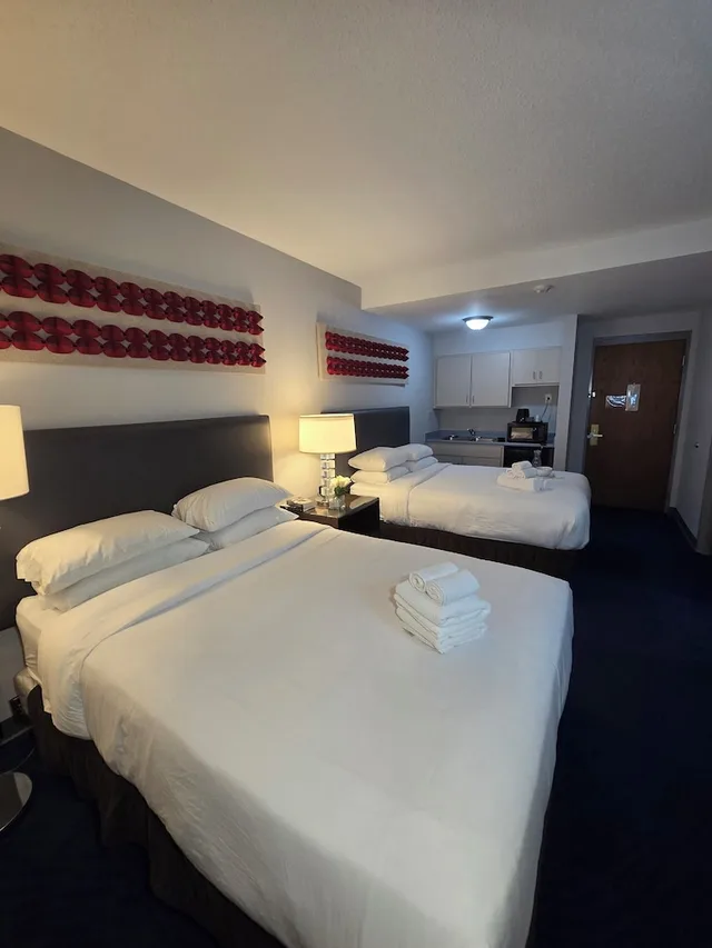 غرفة قياسية بسريرين كوين لذوي الإعاقة، Illini Inn & Suites 1/4