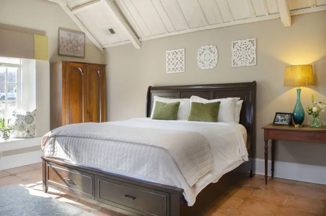 كوخ بسرير كوين، Hillbrook Inn 1/2