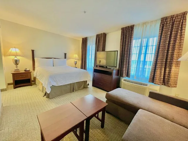 استوديو بسرير كوين، STAYBRIDGE SUITES DETROIT-NOVI 1/1