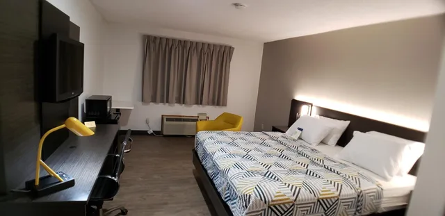 جناح، Motel6 Kewanee, IL 5/10