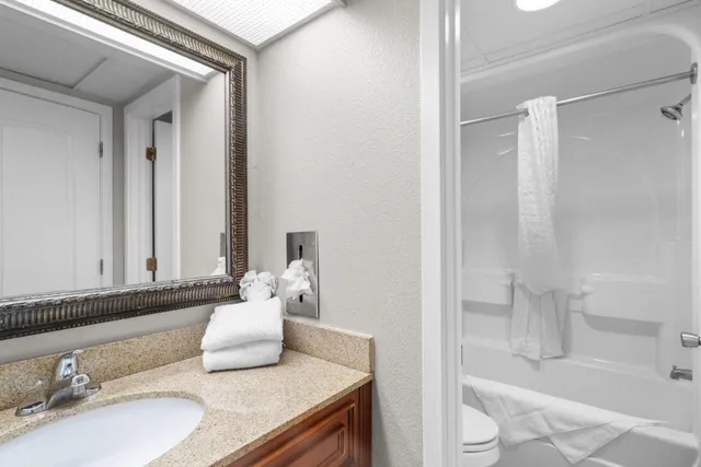 جناح بسرير كينج بإطلالة على البحر، Monterey Bay Suites 2/3