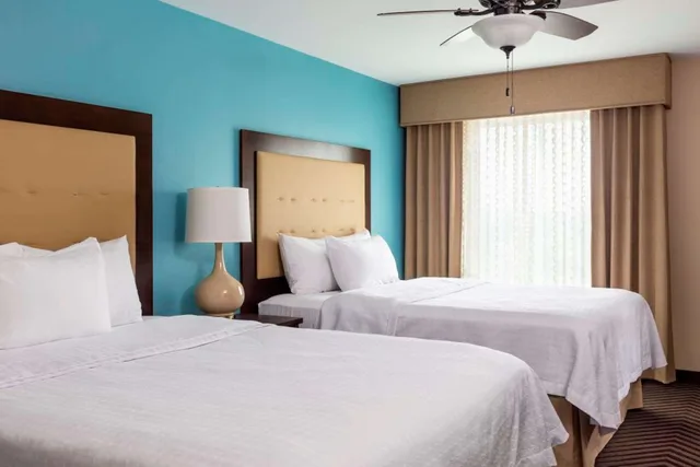 2 Bedrooms, Suite, 1 King and 2 Queen Beds, 2 Bathrooms، Homewood Suites By Hilton Akron Fairlawn Oh 2/9