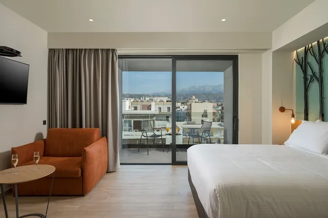 Junior Suite, Studio, Queen Bed, Sofa، Hyperion City Hotel & Spa 2/6