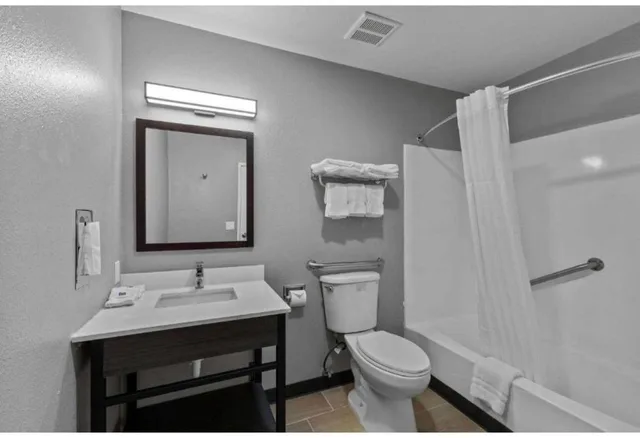 جناح بسرير كوين لغير المدخنين مع أريكة سرير، Motel6 Brighton, CO - Denver Northeast 6/7