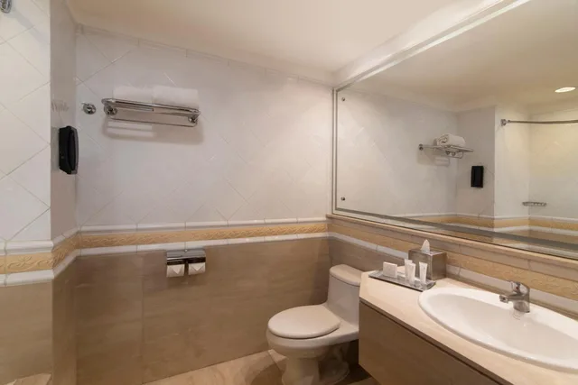 Room, Queen Bed, Ocean View, Catalonia Santo Domingo 3/4