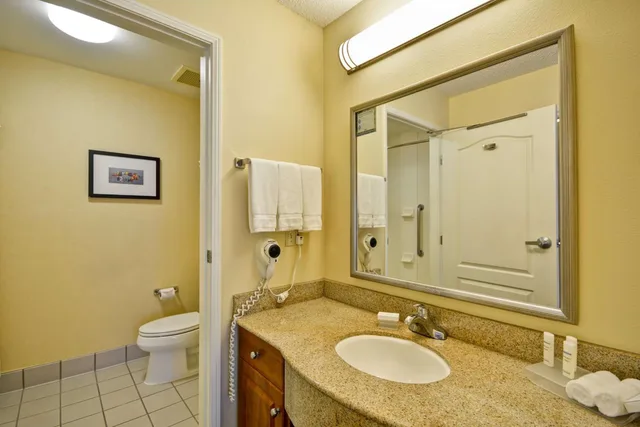 جناح بسريرين كوين بغرفة نوم واحدة مع أريكة، Homewood Suites by Hilton Newark-Wilmington South Area 4/7