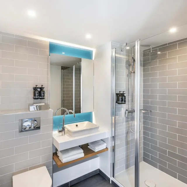 غرفة بسريرين منفصلين مع أريكة، Holiday Inn Express Paris - Poissy, an IHG Hotel 6/7