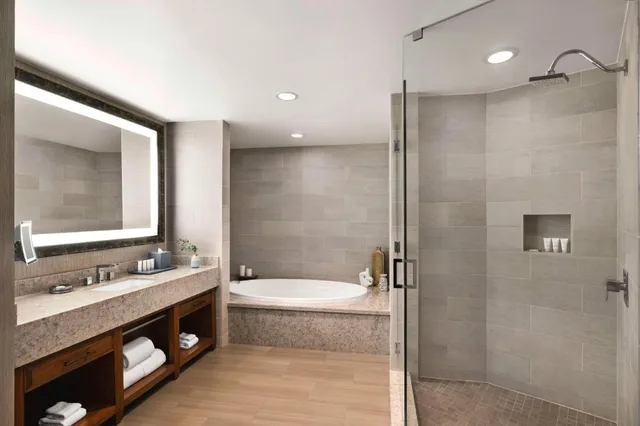 1 Bedroom, Suite, King Bed, Lake Side, The Woodlands Resort, Curio Collection by Hilton 2/2