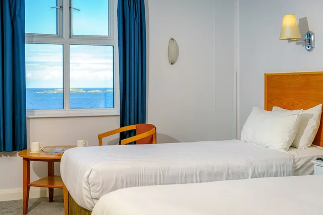 غرفة بسرير كينج بإطلالة على البحر، Portrush Atlantic Hotel 1/5