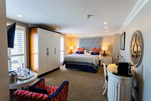 Deluxe, King Bed, Harbour View, The Christchurch Harbour 5/10
