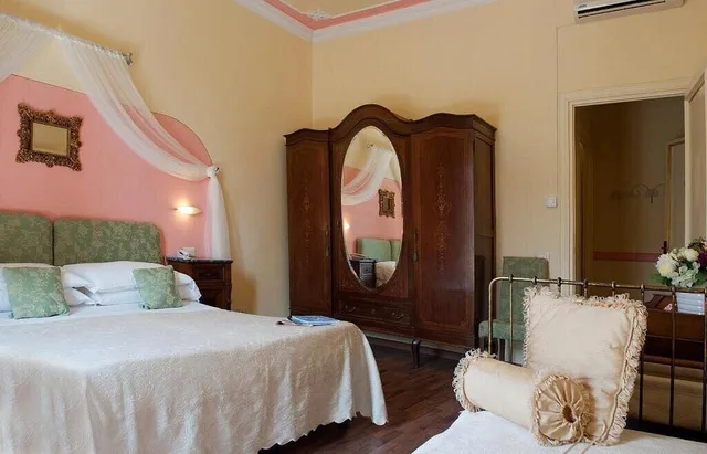 Basic, Triple, 1 Queen and 1 Single Bed, Marchionni 2/8